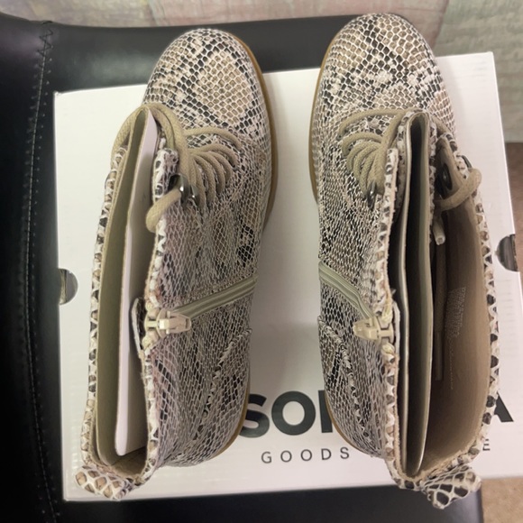 - Brand new Woman’s High Heeled Boots. - Picture 9 of 16